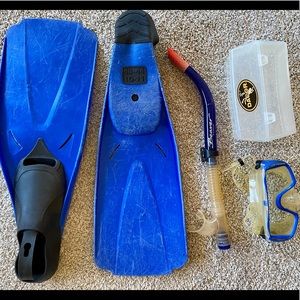 Snorkeling gear set